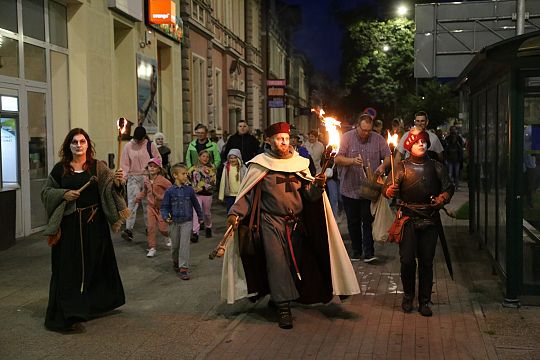 Spacer z Duchami Krzyżaków