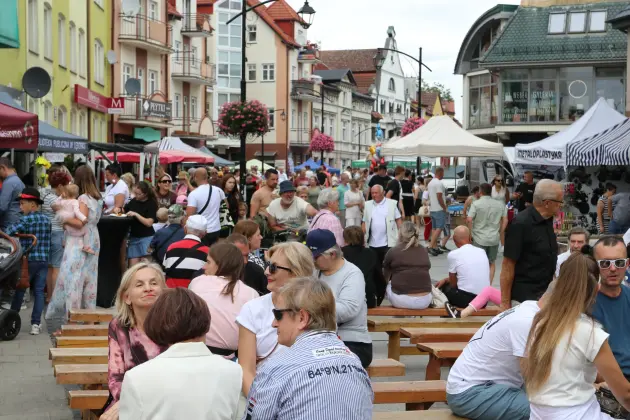Lębork w detalu - finał pleneru malarskiego Stowarzyszenia TAK na Jarmarku św. Jakuba