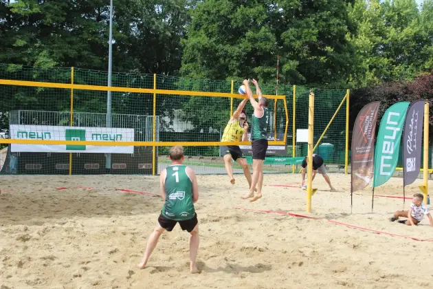 Emocje do ostatniej piłki. 18. Jakubowy Turniej Siatkówki Plażowej zakończony zwycięstwem duetu z Rumi