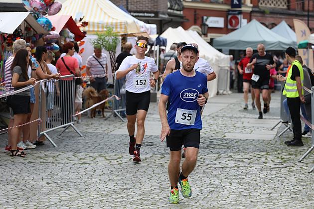 Uczestnicy biegu sportowego podczas Jarmarku św. Jakuba.