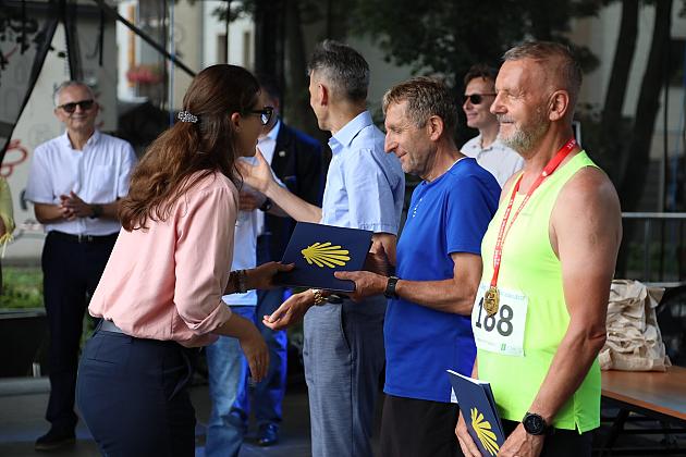 Wręczenie nagród biegaczom podczas Jarmarku św. Jakuba.